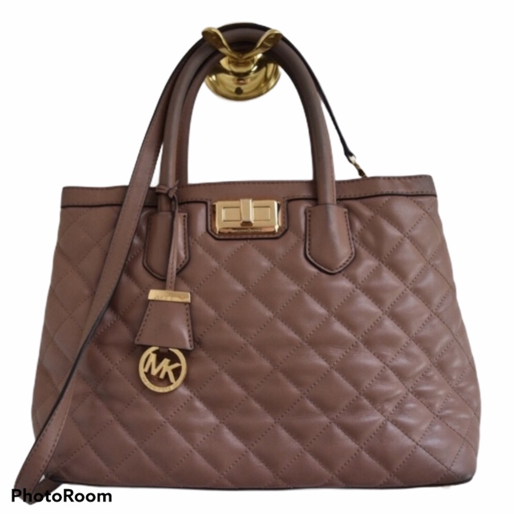 || MICHAEL KORS || Quilted Leather Purse